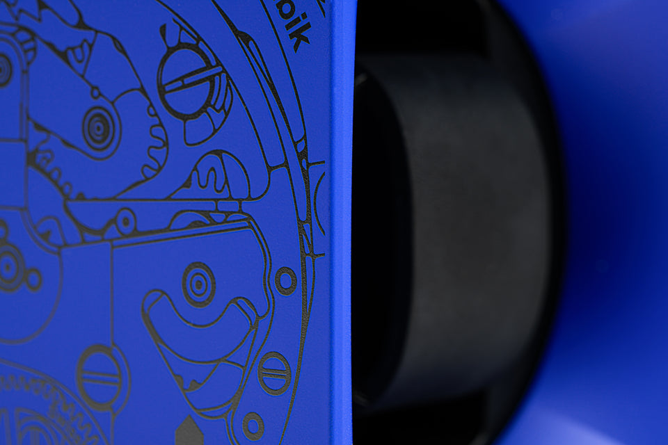 SwissKubik : remontoir montre design Soft Touch bleu mouvement noir