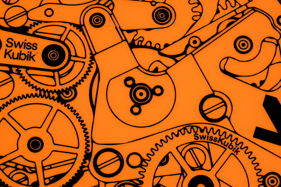 SwissKubik : remontoir montre design Soft Touch orange mouvement noir