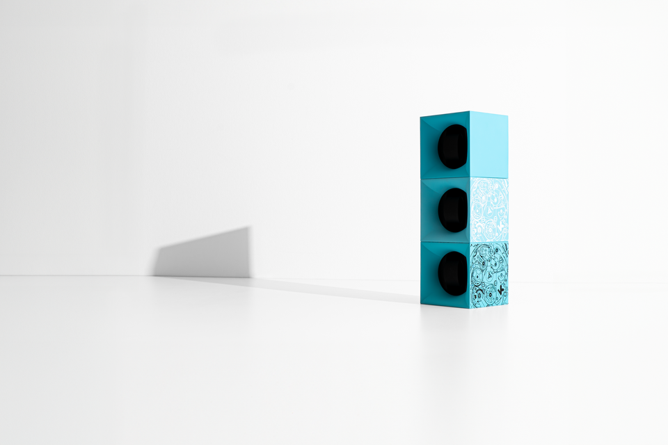 SwissKubik : remontoir montre design Soft Touch turquoise mouvement noir